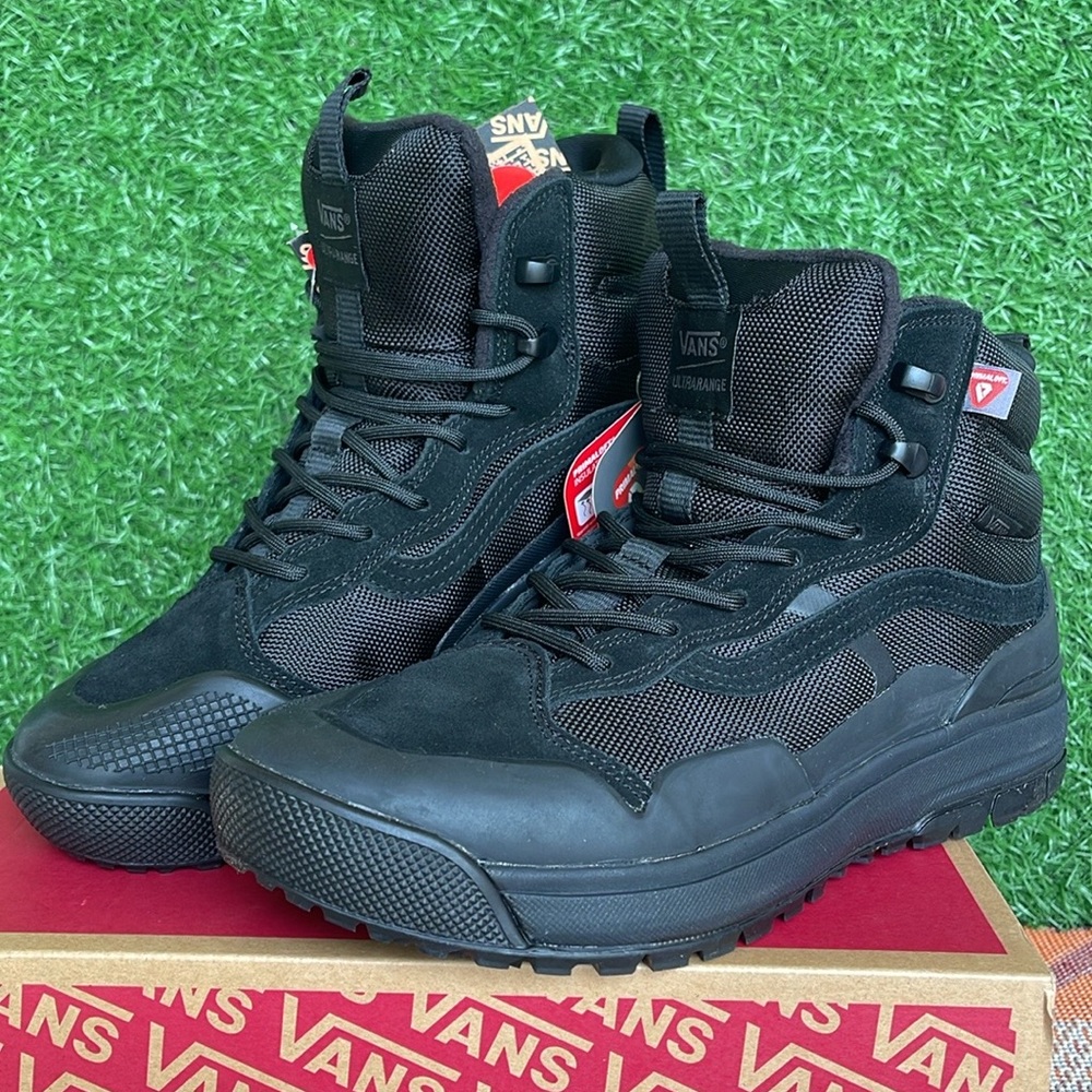 Vans WMNS Ultrarange Exo
Black/Black
VN0A4BVSBKA
Boots Sneakers - Picture 4 of 16